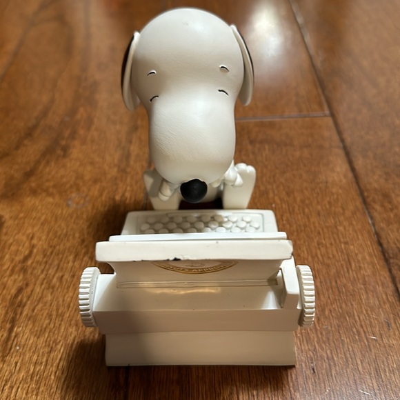 2022 Hallmark Peanuts Snoopy Cell Phone Holder - Picture 3 of 5